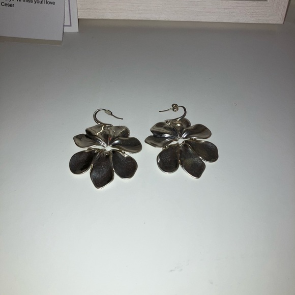 Silver flower earrings - Picture 3 of 3
